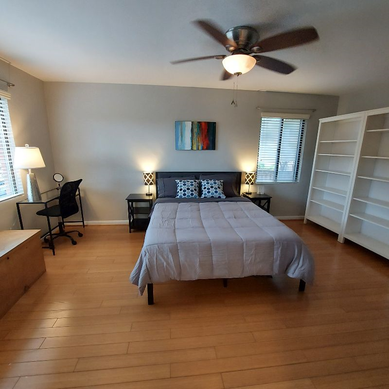 Modern One Bedroom one block to Metro Station - Photo 2