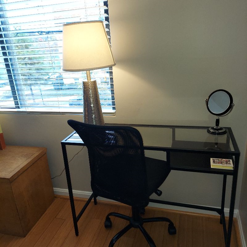 Modern One Bedroom one block to Metro Station - Photo 3