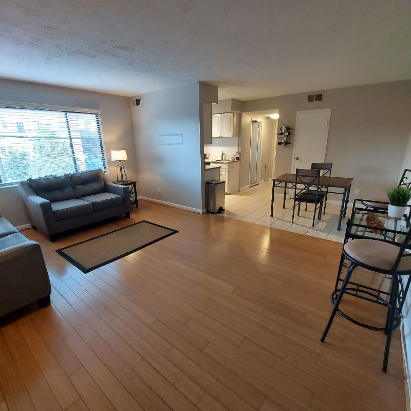 Modern One Bedroom one block to Metro Station - Photo 5