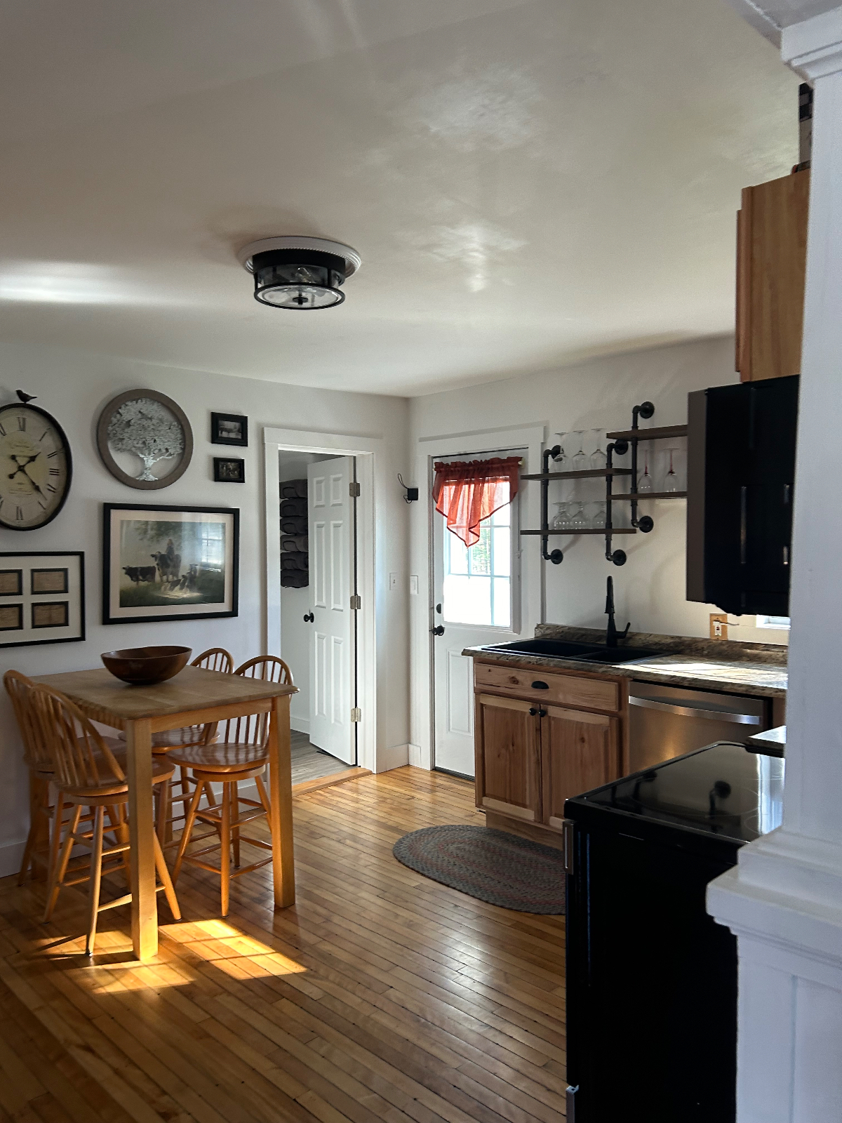Stylish 1 bedroom close to many hospitals , walking distance to town - Photo 6