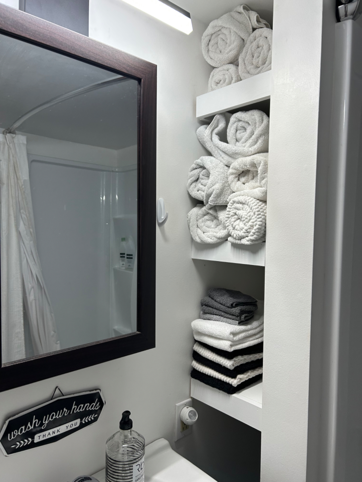 Stylish 1 bedroom close to many hospitals , walking distance to town - Photo 9