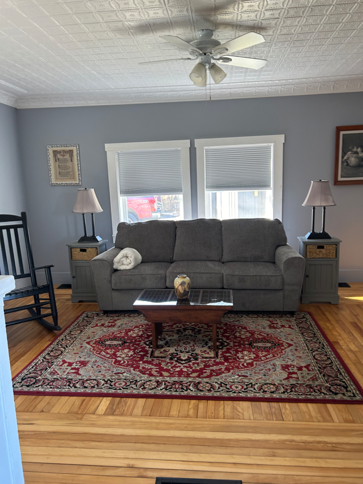 Stylish 1 bedroom close to many hospitals , walking distance to town - Photo 2