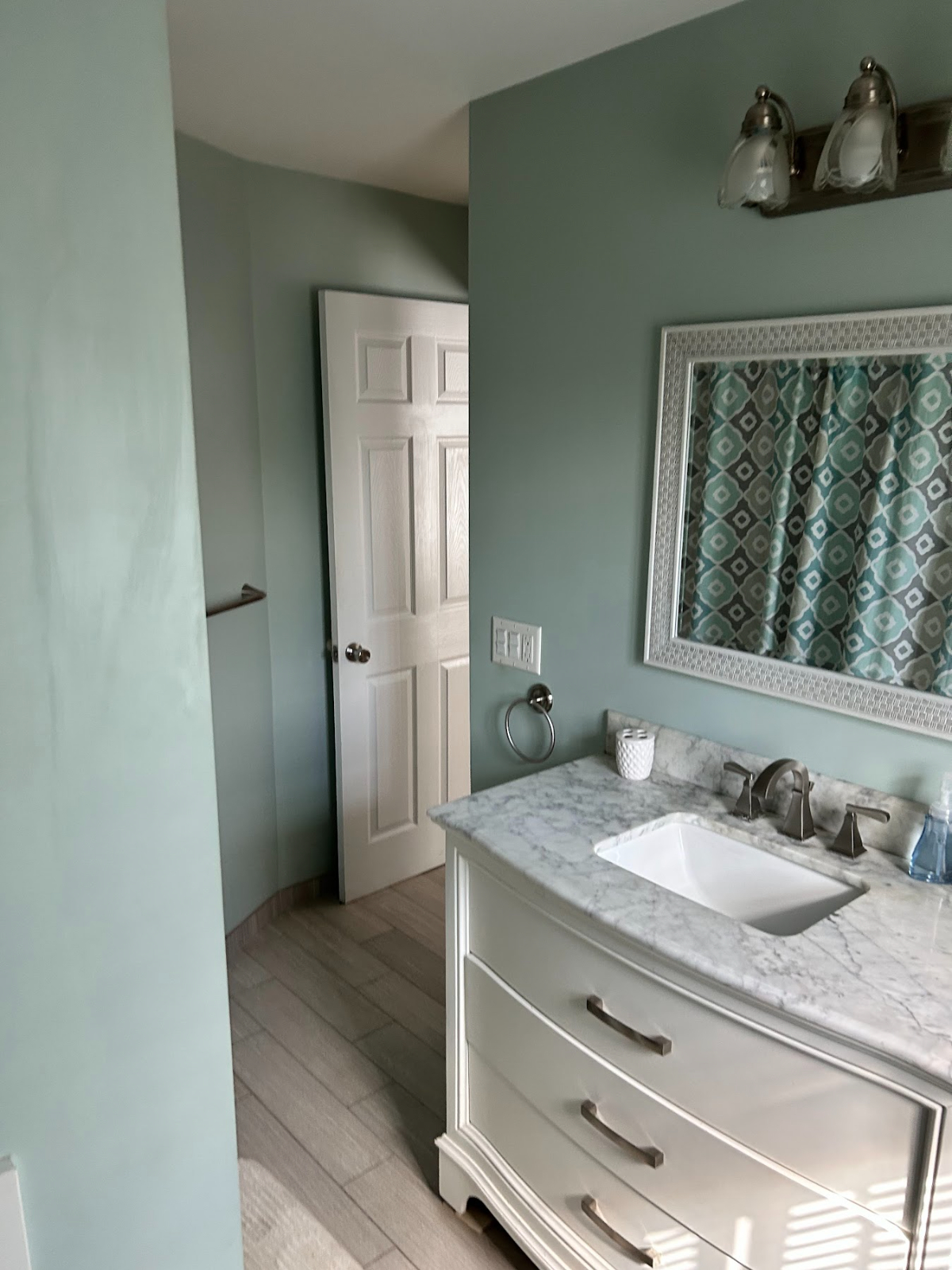 Two bedroom lower apartment centrally located to medical facilities - Photo 5