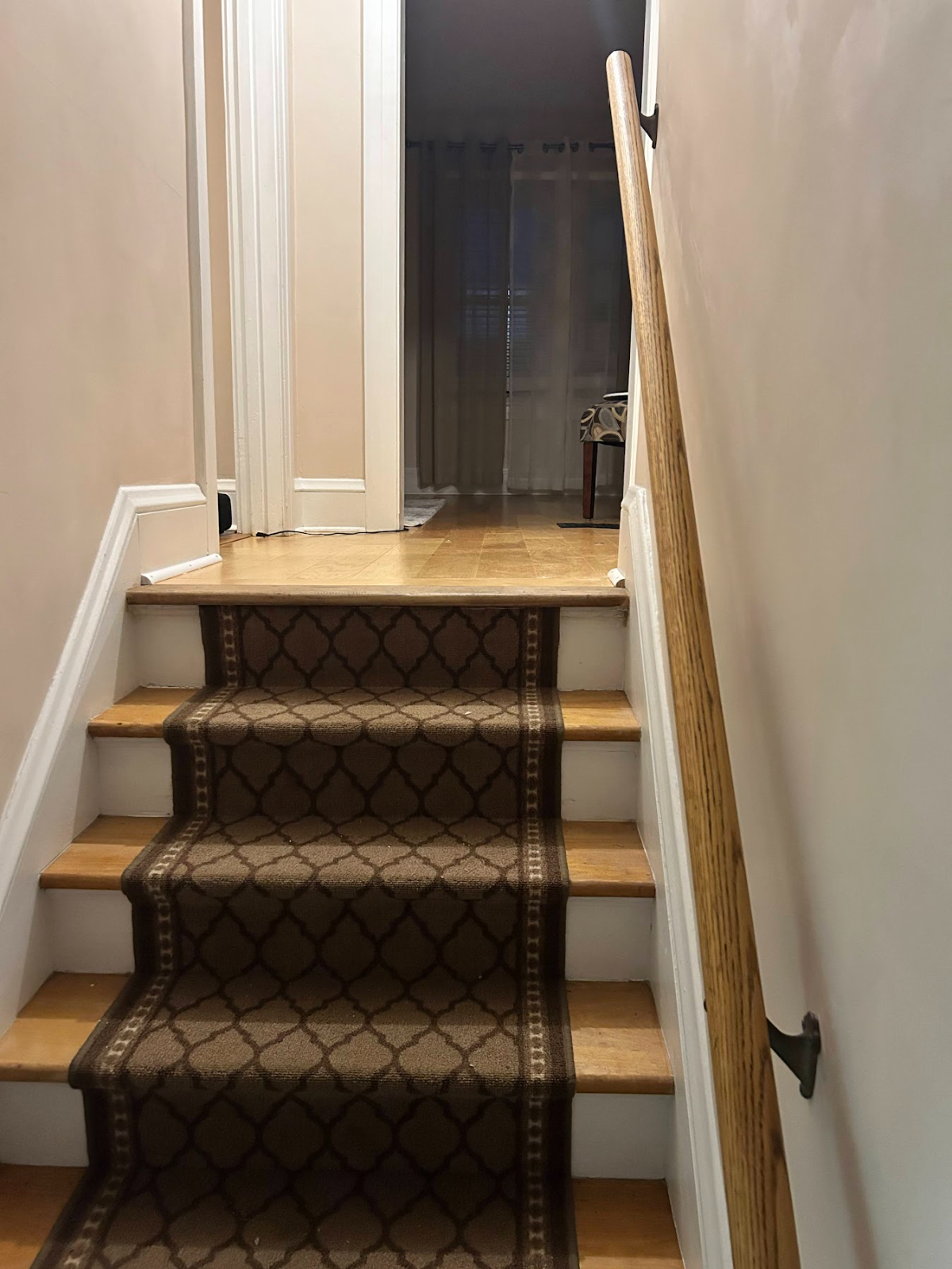Two bedroom lower apartment centrally located to medical facilities - Photo 11