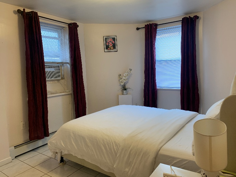 2 Bedroom Garden Level Apartment - Photo 5