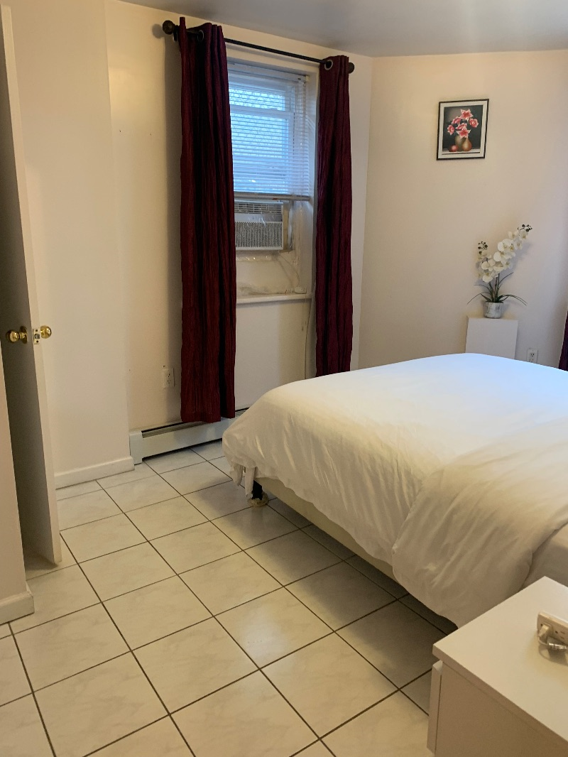 2 Bedroom Garden Level Apartment - Photo 4