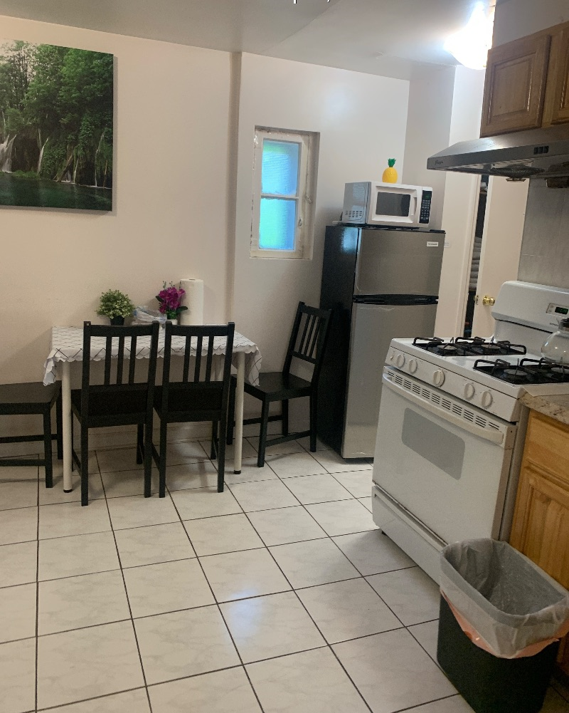 2 Bedroom Garden Level Apartment - Photo 3