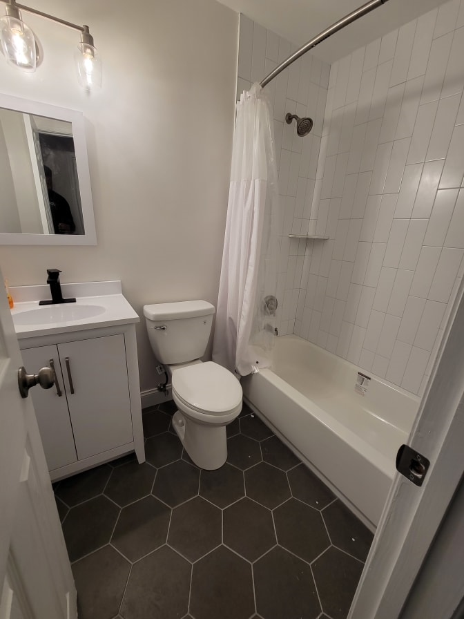 Spacious Room for Rent in NE Washington DC... - Photo 6