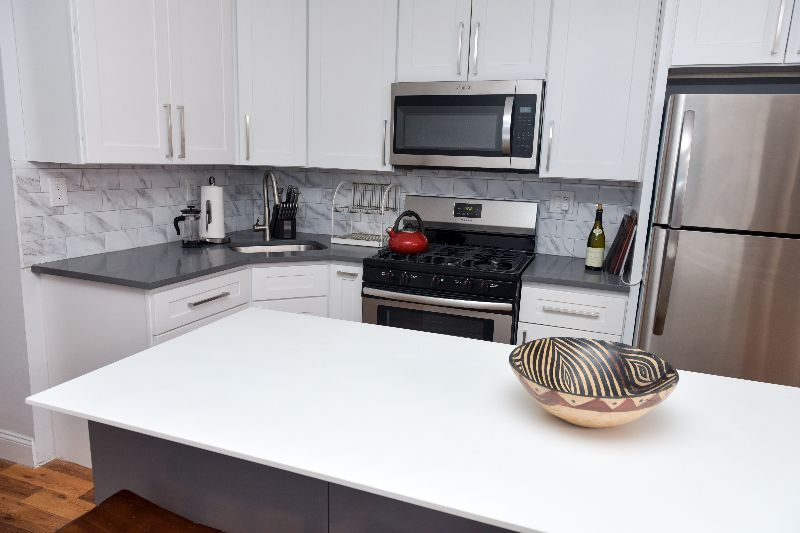 Modern 3-Bedroom 2-Bath with Backyard - Photo 3