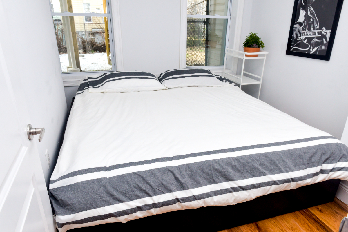 Modern 3-Bedroom 2-Bath with Backyard - Photo 7