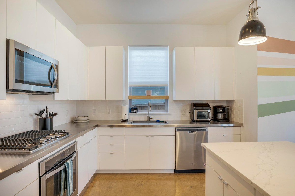 Charming two-story home near downtown and The Pearl Brewery - Photo 4