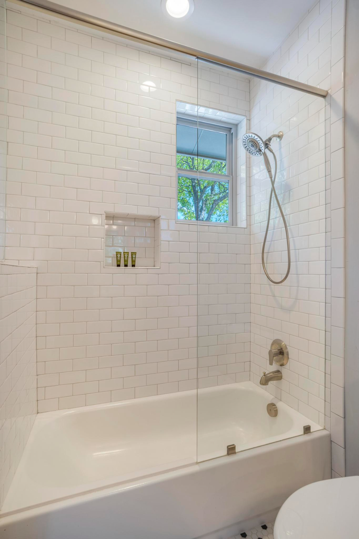 Charming two-story home near downtown and The Pearl Brewery - Photo 9