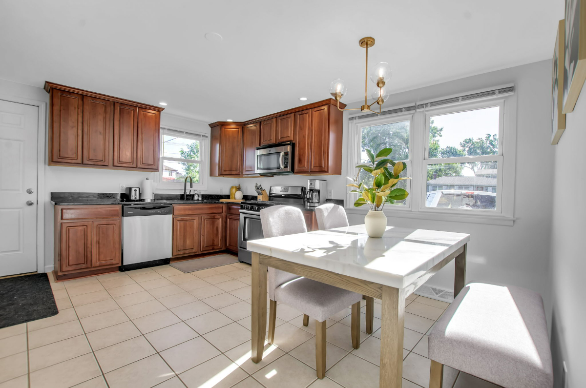 Fresh and Clean 3 Bedroom 1 1/2 Bath All Updated and ready to call HOME - Photo 4