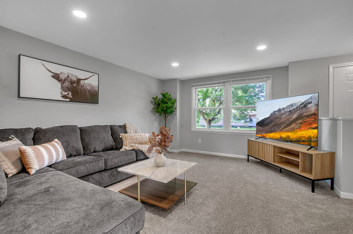 Fresh and Clean 3 Bedroom 1 1/2 Bath All Updated and ready to call HOME - Photo 1