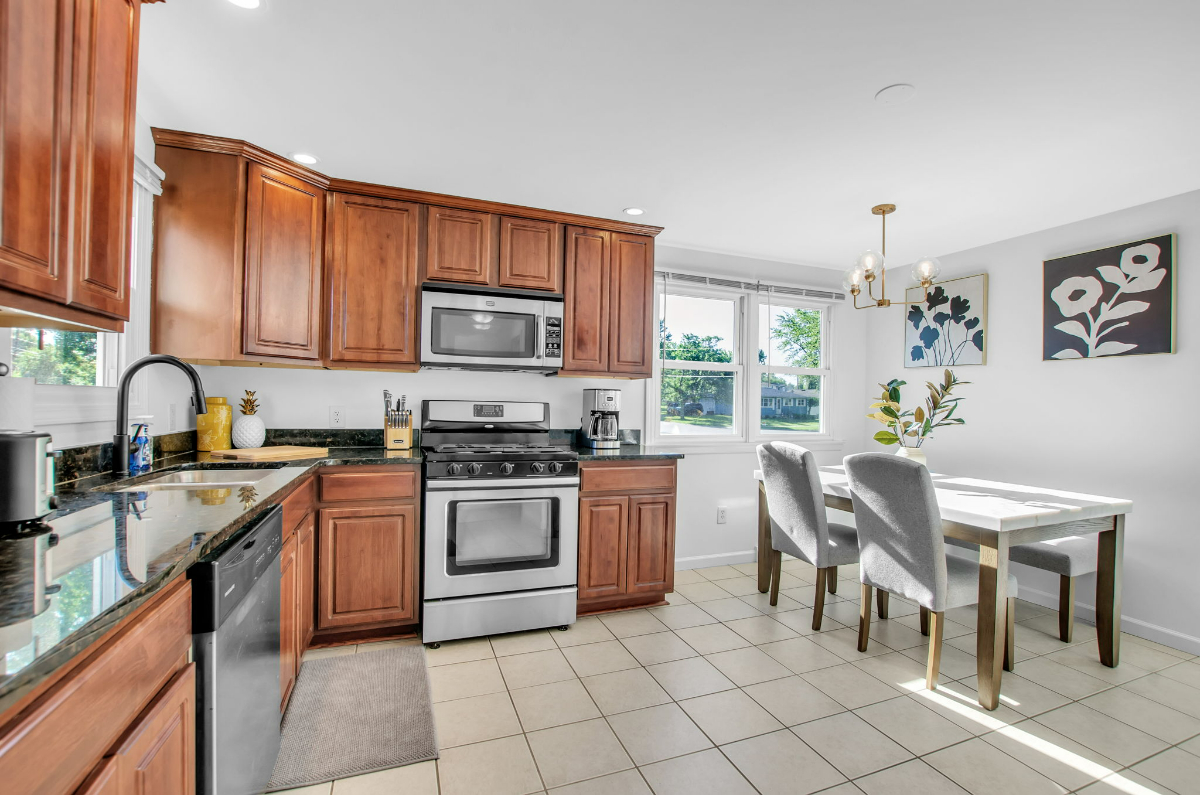 Fresh and Clean 3 Bedroom 1  1/2 Bath  All Updated and ready to call HOME - Photo 6