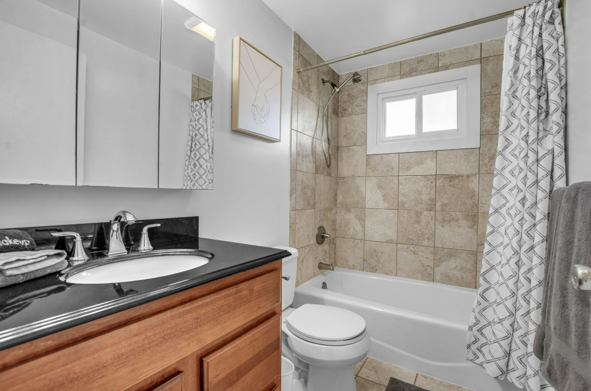 Fresh and Clean 3 Bedroom 1  1/2 Bath  All Updated and ready to call HOME - Photo 7