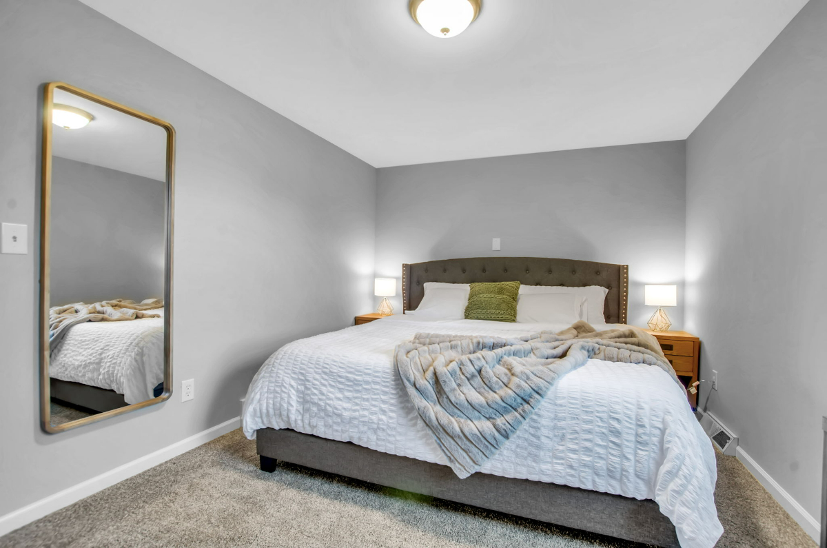 Fresh and Clean 3 Bedroom 1  1/2 Bath  All Updated and ready to call HOME - Photo 8