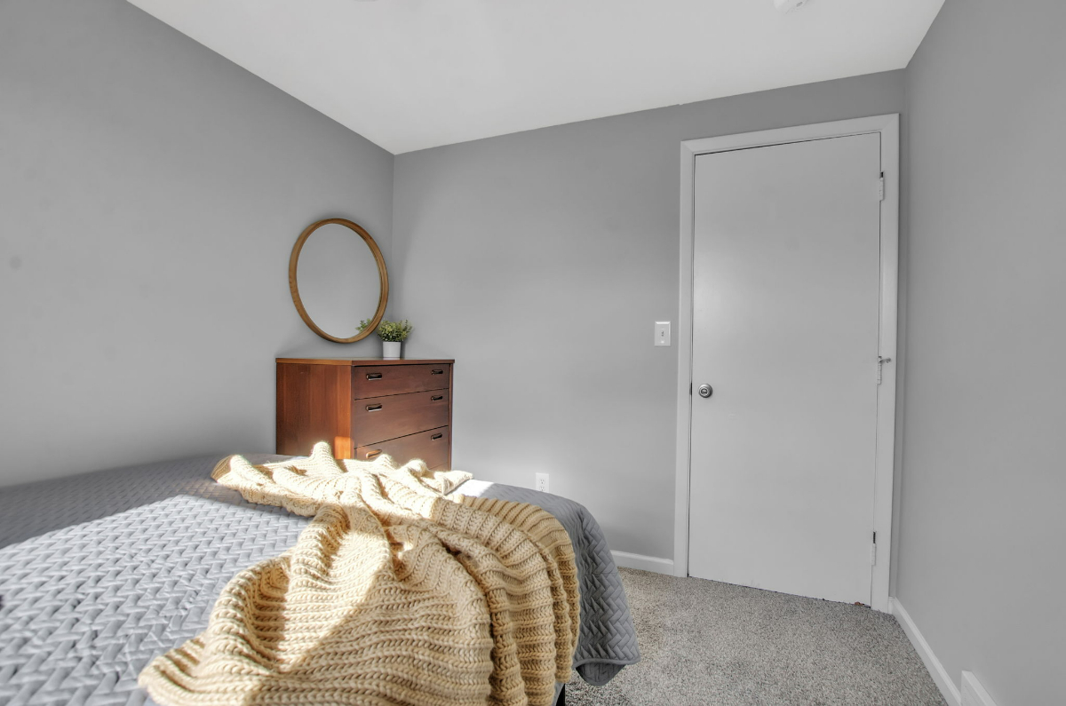Fresh and Clean 3 Bedroom 1  1/2 Bath  All Updated and ready to call HOME - Photo 11