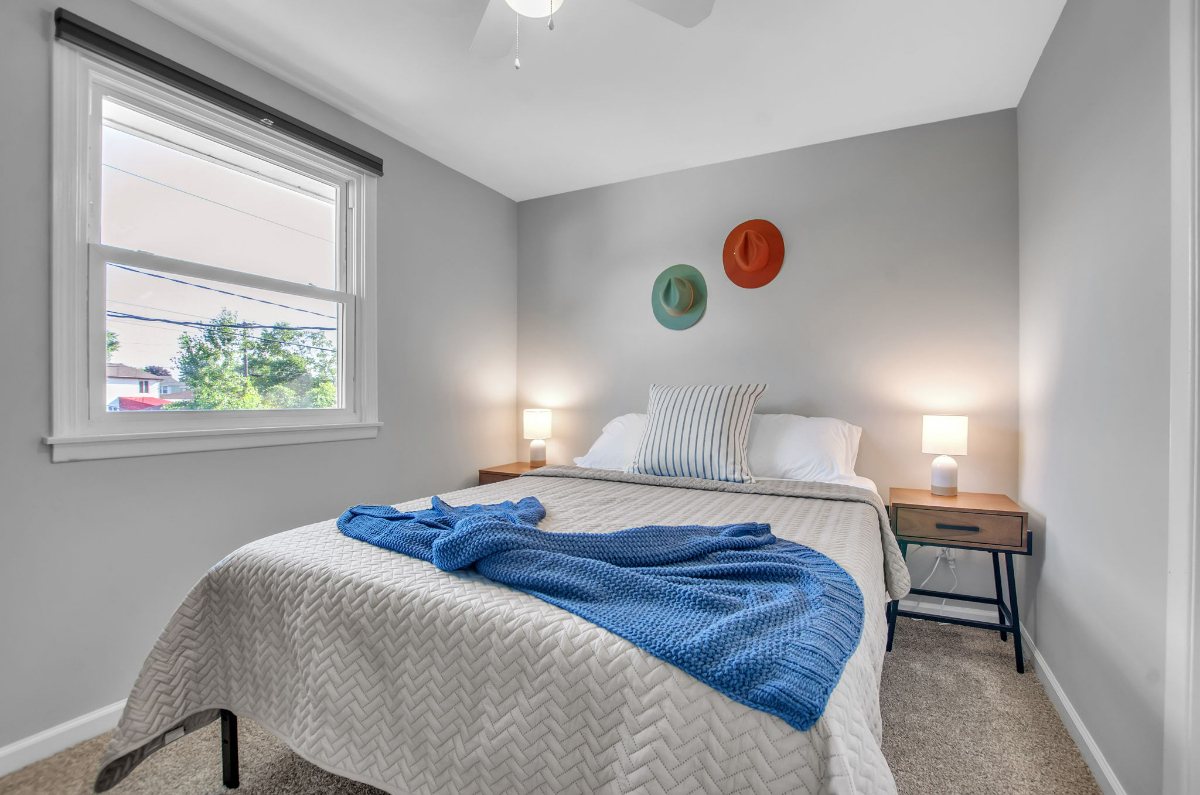Fresh and Clean 3 Bedroom 1  1/2 Bath  All Updated and ready to call HOME - Photo 12