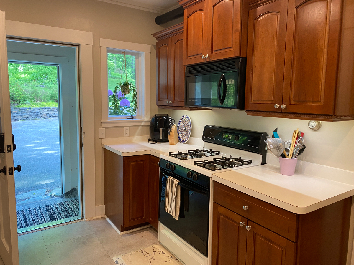 1Br  Apartment in Historic Home Close to Downtown w/ Wooded Trails - Photo 10