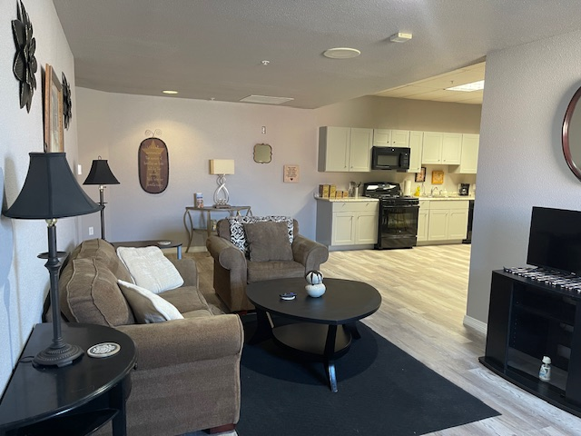 SERENDIPITY SUITES - Luxury Furnished Apartments in Del Norte CO - Flexibility / Convenience / Style Apt 109