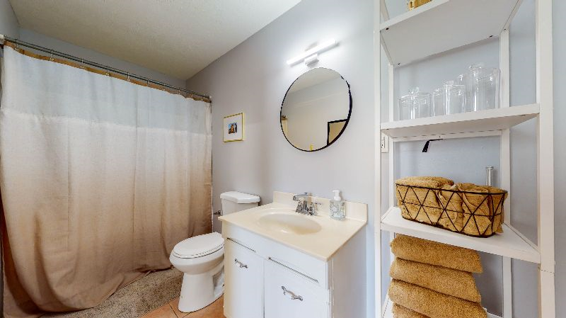 2BR Home Close to Major Hospitals / Private Parking / Safe