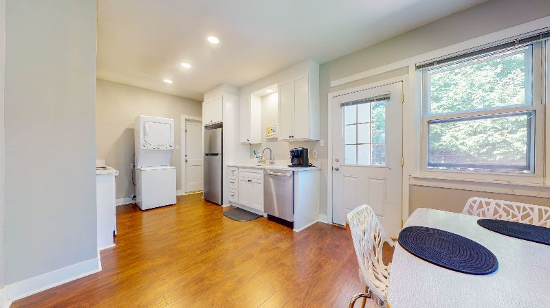 2BR Home Close to Major Hospitals / Private Parking / Safe - Photo 2