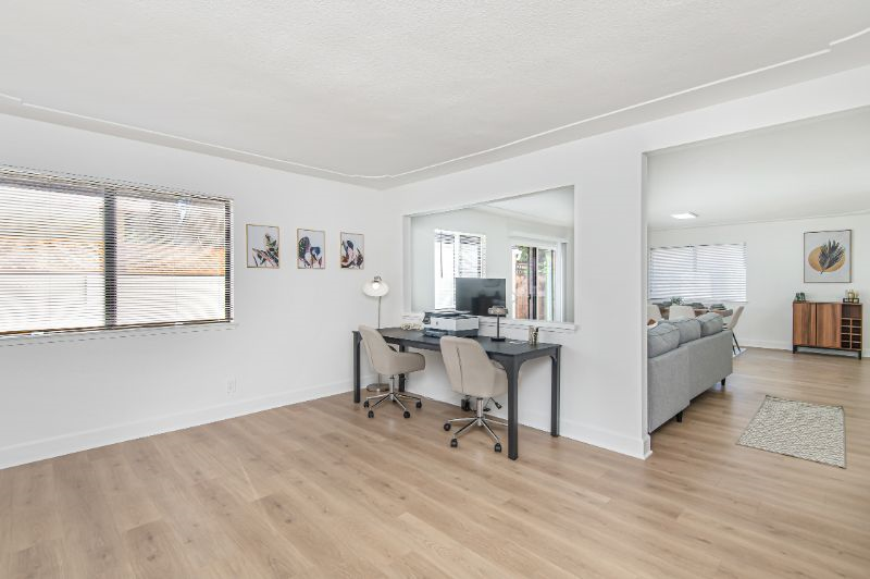 Master Suite, Private bathroom & balcony, den - Photo 2