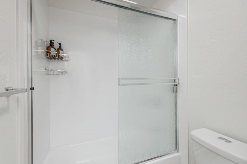 Master Suite, Private bathroom & balcony, den - Photo 4