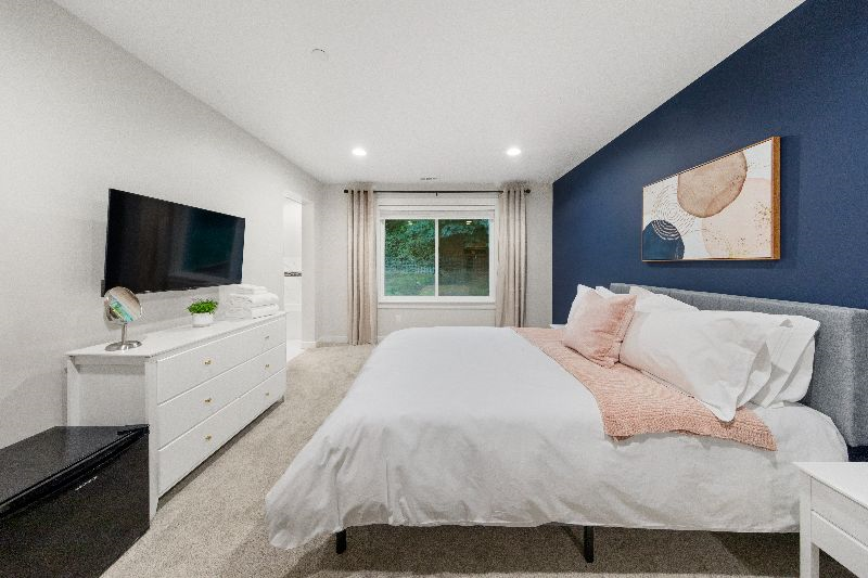 Master Room w/ Private Bath - Room 1