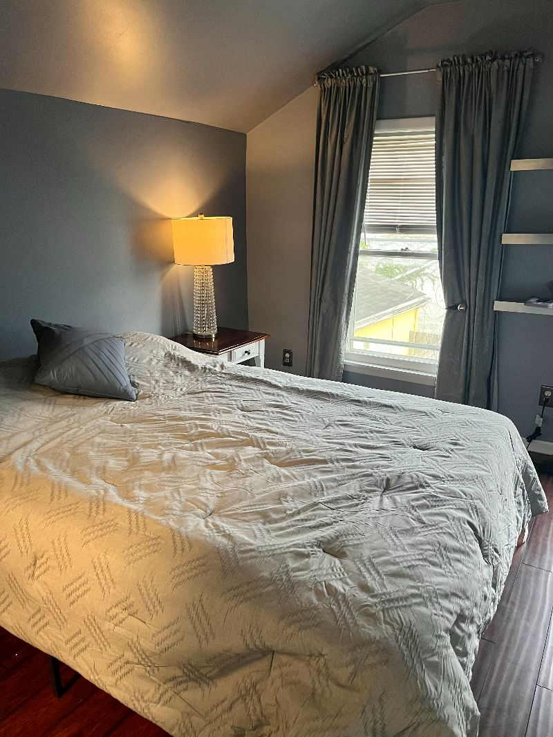 Cozy 2 Bedroom Apartment in Historic Neighborhood - Photo 6
