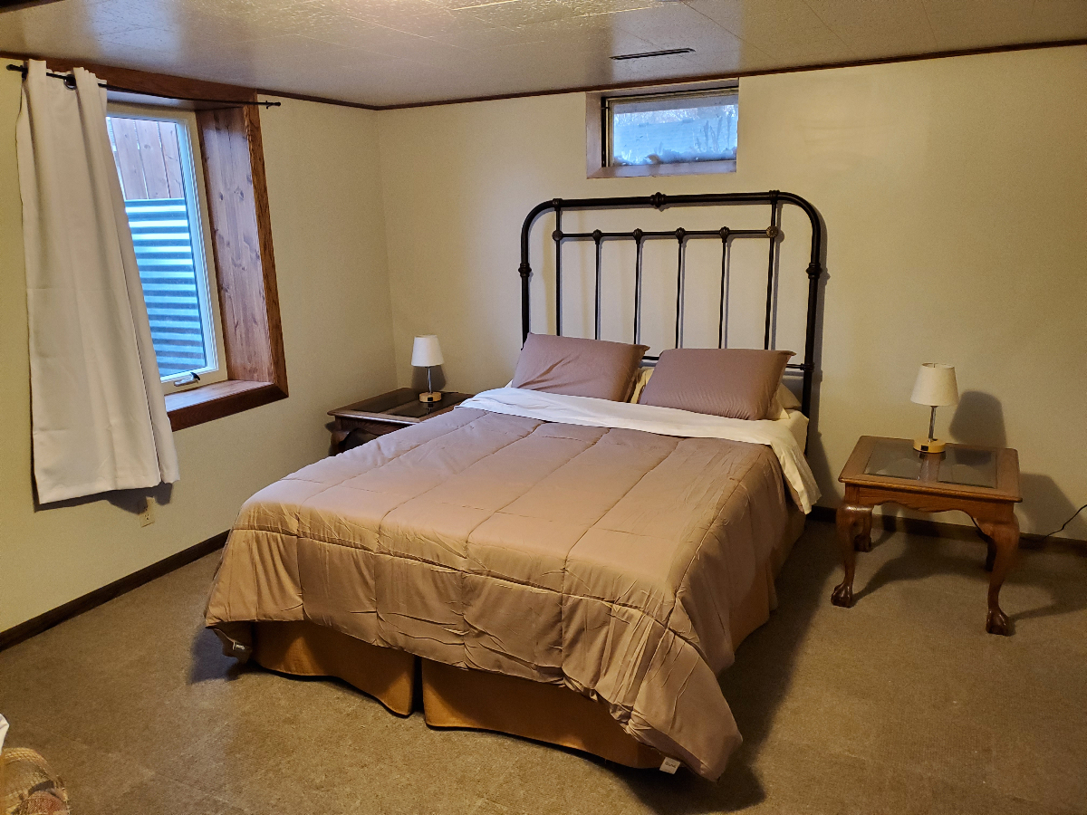 Quiet basement bedroom in fully furnished 4 bed 1 bath house full ...