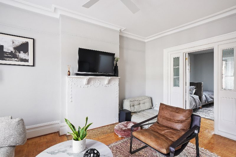 2 Bedroom Apt in Brownstone with Office- Available Jan-April - Photo 1
