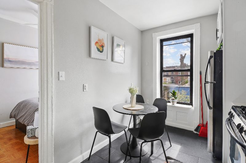 2 Bedroom Apt in Brownstone with Office- Available Jan-April - Photo 3