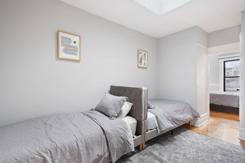 2 Bedroom Apt in Brownstone with Office- Available Jan-April - Photo 5
