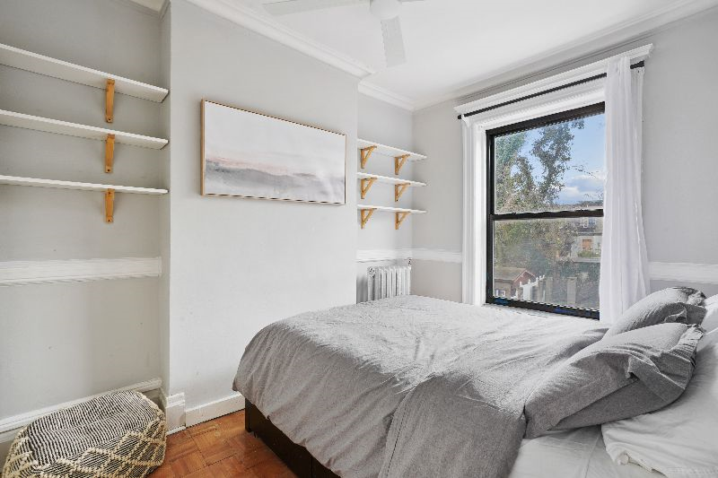 2 Bedroom Apt in Brownstone with Office- Available Jan-April - Photo 6