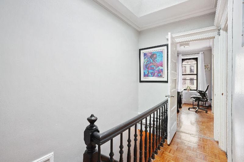 2 Bedroom Apt in Brownstone with Office- Available Jan-April - Photo 9