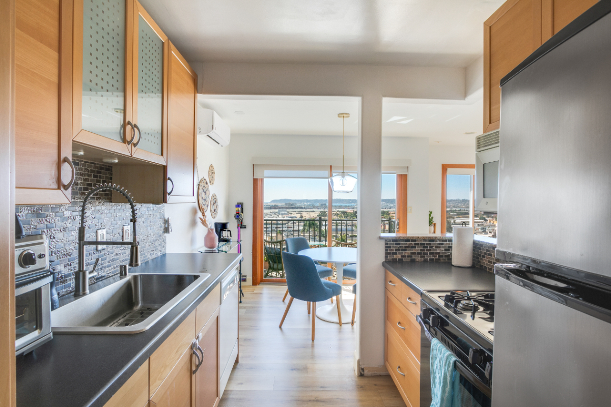 Centrally Located 2 Bdrm Condo with Amazing Views - Photo 2