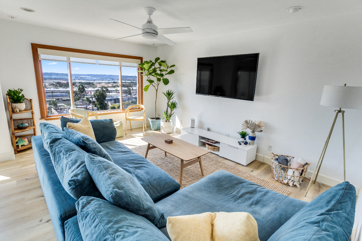 Centrally Located 2 Bdrm Condo with Amazing Views - Photo 1