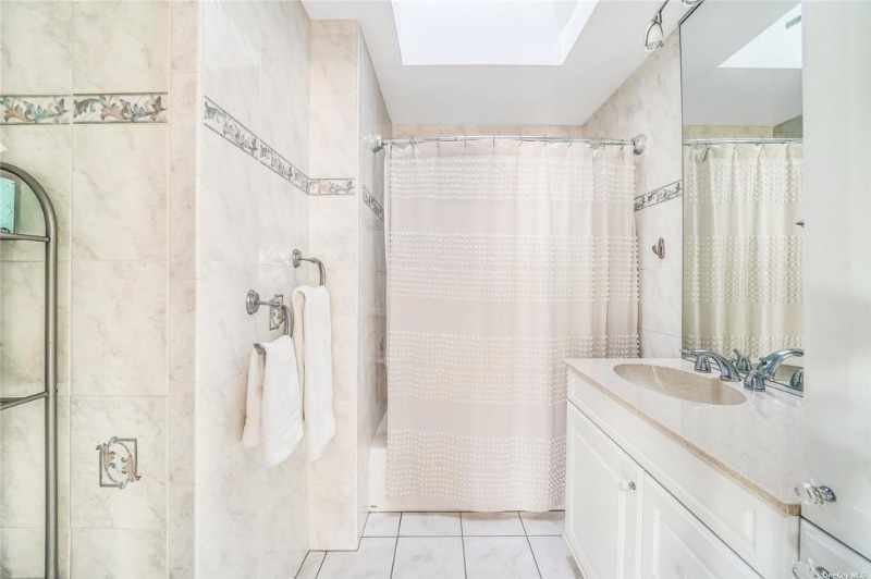 Full House w/ Private Master bedroom/bathroom - Photo 8