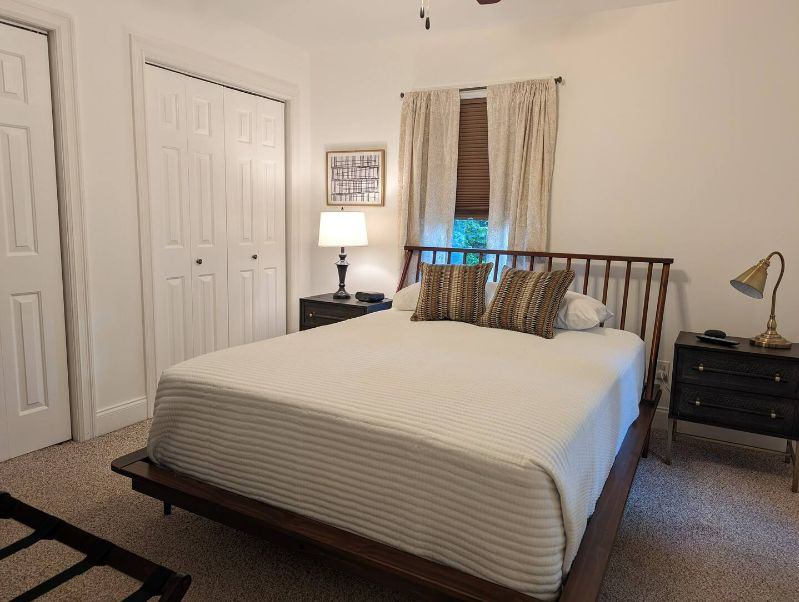 1 bedroom Downtown Apartment -Perfect Location - Photo 4