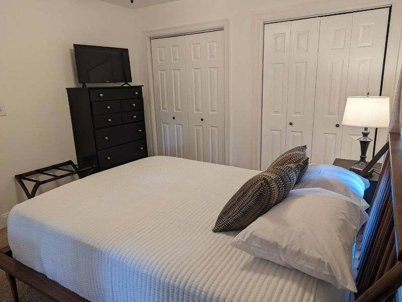 1 bedroom Downtown Apartment -Perfect Location - Photo 5