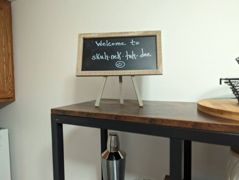 1 bedroom Downtown Apartment -Perfect Location - Photo 6
