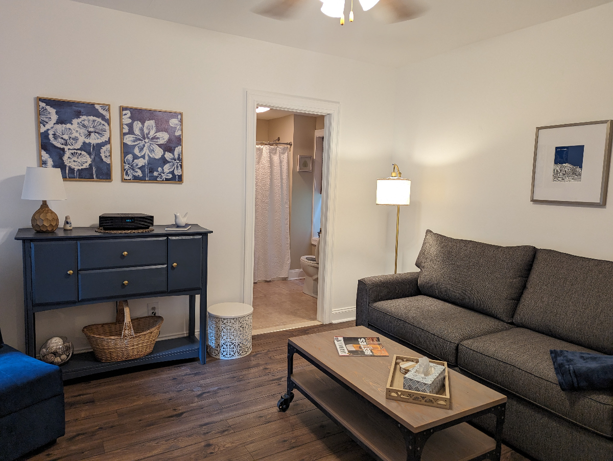 1 bedroom Downtown Apartment -Perfect Location - Photo 1