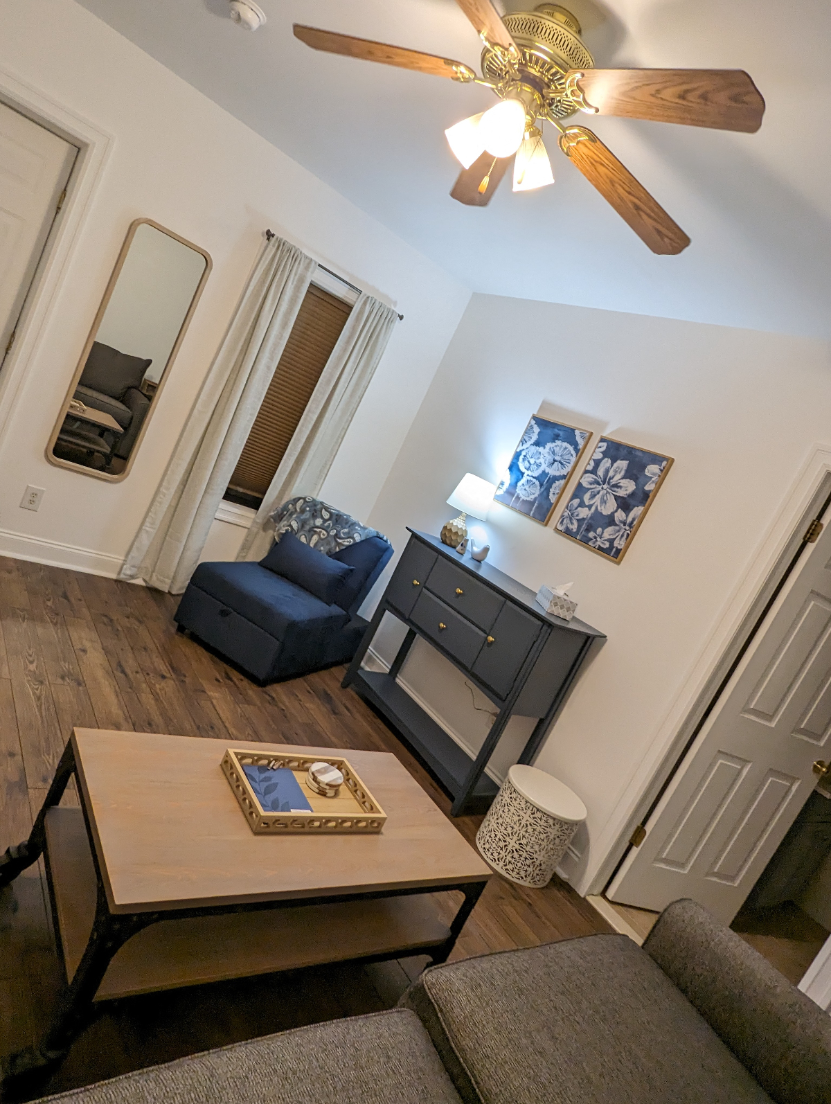 1 bedroom Downtown Apartment -Perfect Location - Photo 2