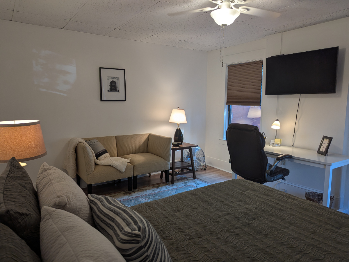 1 bedroom Downtown Apartment -Perfect Location - Photo 1