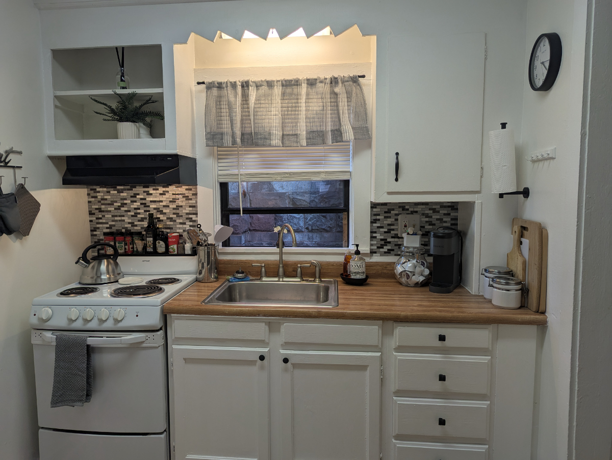 1 bedroom Downtown Apartment -Perfect Location - Photo 4