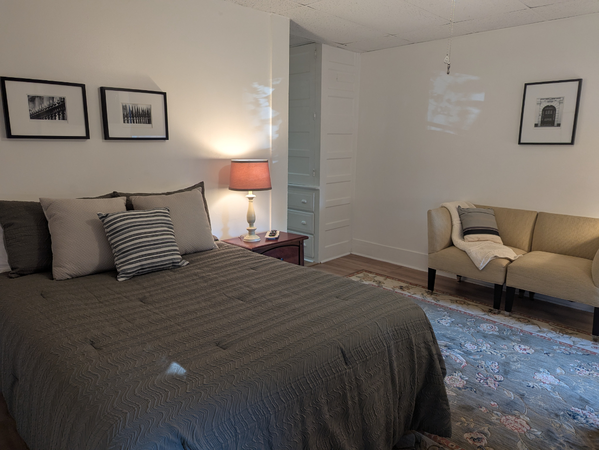 1 bedroom Downtown Apartment -Perfect Location - Photo 3