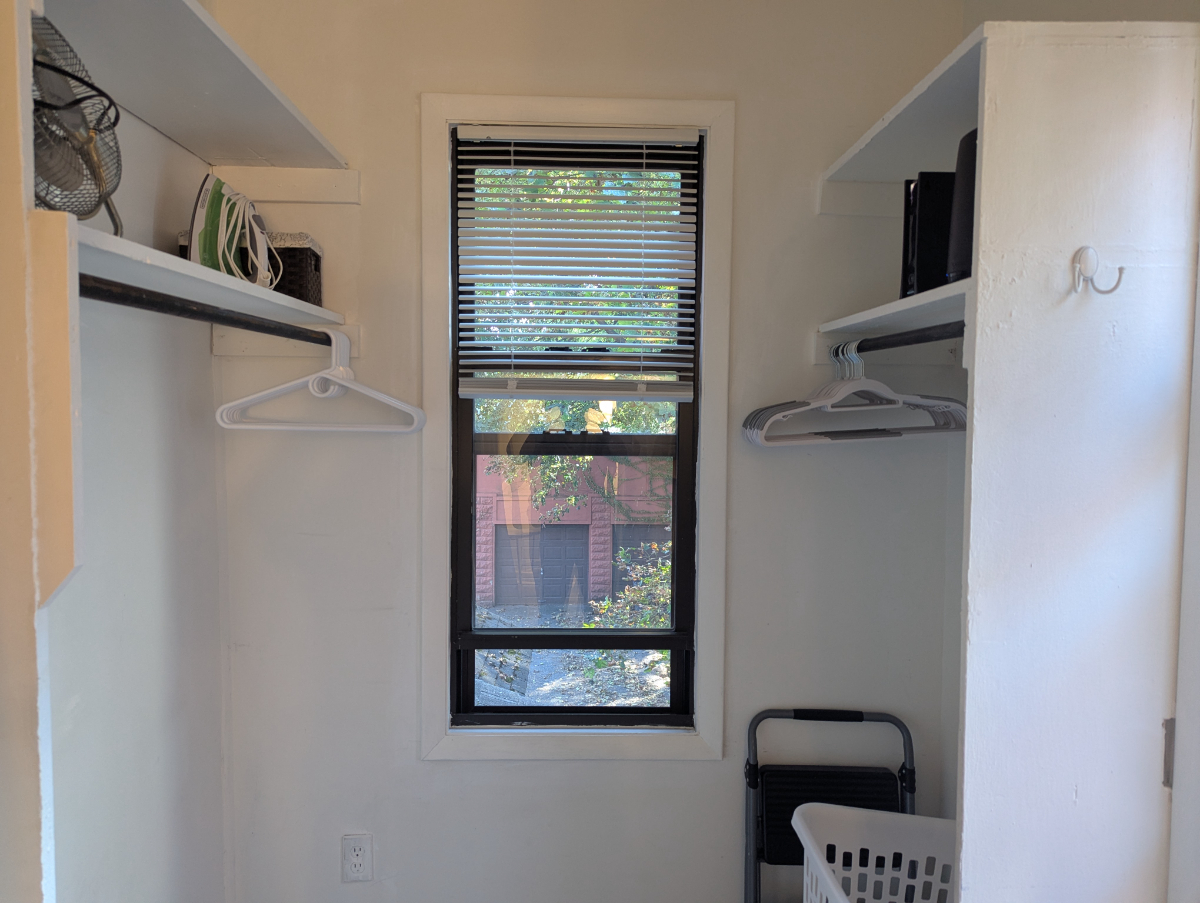 1 bedroom Downtown Apartment -Perfect Location - Photo 11