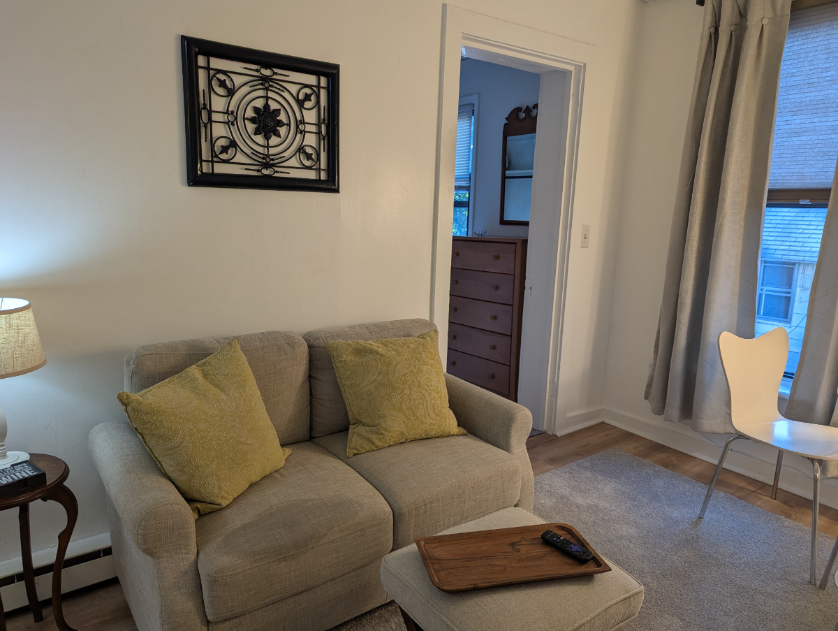 1 bedroom Downtown Apartment -Perfect Location - Photo 9